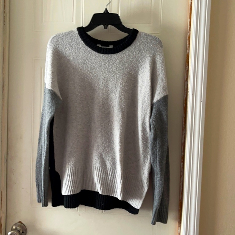 Crew neck sweater black and gray